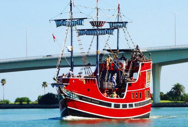 people take a pirate boat ride 