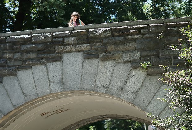 Carl Schurz Park: 10 Things to Do With Kids in This Upper East Side Gem Gaze at the beautiful 15-acre Carl Schurz Park from atop the bridge.