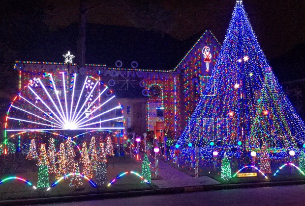 Best Christmas and Holiday Light Displays in Houston Neighborhoods for ...