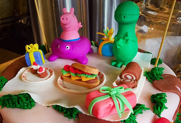 10 Birthday Cake Bakeries In Nyc With Stunning Designs For Kids Mommypoppins Things To Do In New York City With Kids - roblox cake pretty cool design the avenue cakery