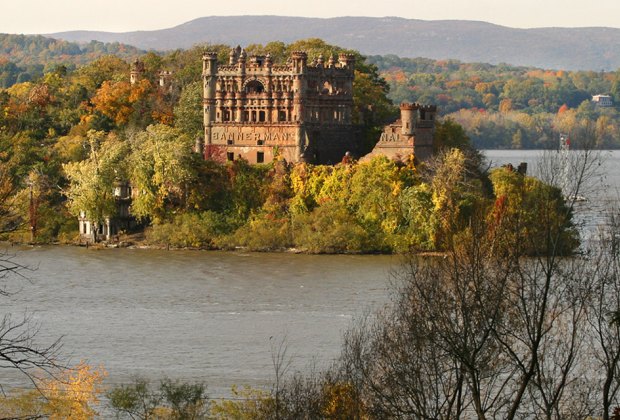 Bannerman Castle is a gorgeous destination for a Memorial Day Weekend Day Trip