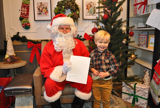 Where To Take Pictures With Santa Claus In Nyc For Christmas