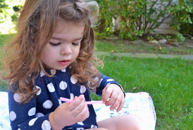 Toddler Nature Craft Make Pipe Cleaner Bird Feeders