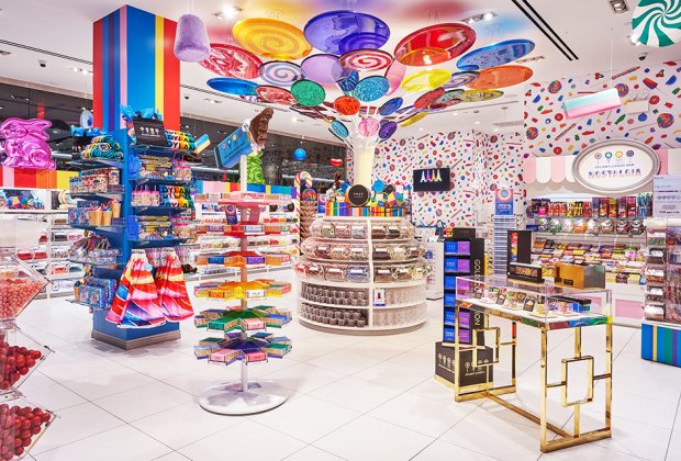 14 Best Candy Stores For New York City Kids Mommypoppins Things To Do In New York City With Kids