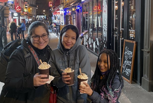 Drink chocolate chaude with kids in Paris