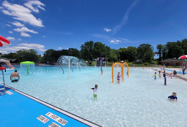 Best Swimming Pools For Families In Westchester And The Hudson Valley Mommypoppins Things To Do In Westchester With Kids