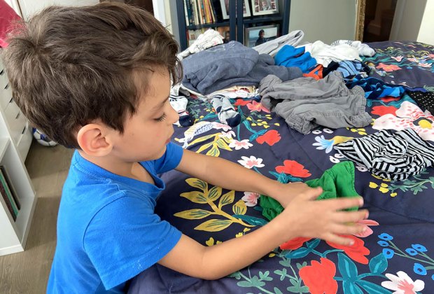 20 Low-Effort Ways to Entertain Toddlers When You’re Sick household chores