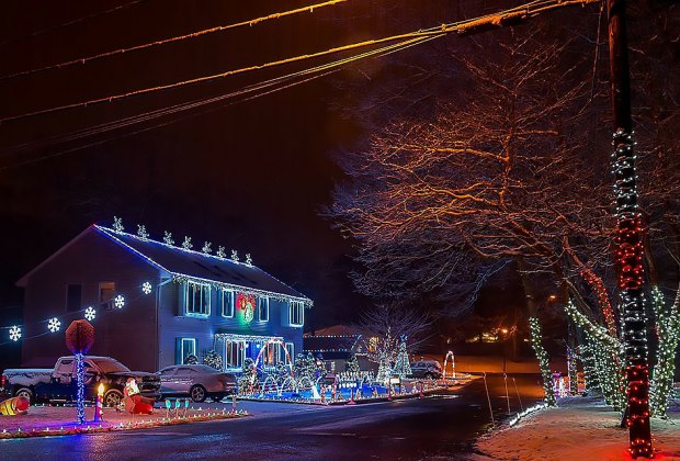 Long Island Homes with Spectacular Christmas Light Displays for 2019