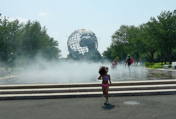 Play fountains and splash pads in NYC Fountain of the Fairs