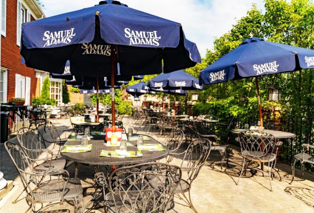 Chicago-Area Outdoor Restaurants for Families: Hackney's