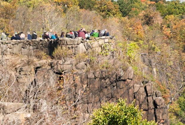 Palisades State Park Hiking Find Family Adventure With A Hike At Palisades Interstate Park |  Mommypoppins - Things To Do In New Jersey With Kids