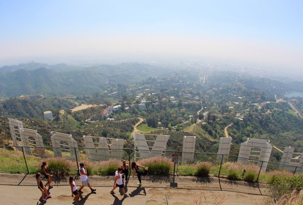 Free Things To Do in Los Angeles This Summer with Kids: Hike to the hollywood sign