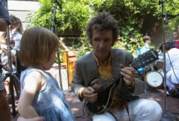 Dan Zanes Interview: The Children's Music Star Chats with One of His ...