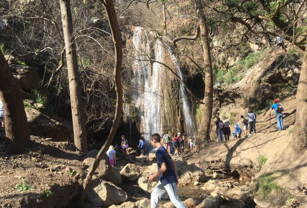 Wasserfall-Wanderungen, die jede Familie in LA kennen sollte: Escondido Falls