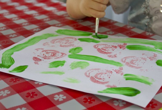 Valentine's Day Craft: Celery Stamp Roses | Mommy Poppins - Things To