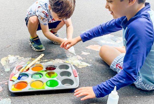 How to Make Fizzy Sidewalk Chalk Paint