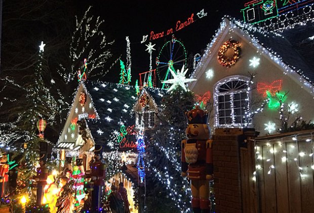 The Most Spectacular Holiday Light Displays in NYC | Mommy Poppins