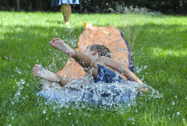 Outdoor Birthday Party Ideas: Splash Bash