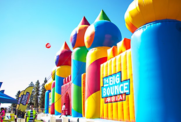 The World S Largest Bounce House Opens In Brooklyn This Weekend Mommypoppins Things To Do In New York City With Kids The World S Largest Bounce House Opens In Brooklyn This Weekend Mommypoppins Things To Do In New York City With Kids