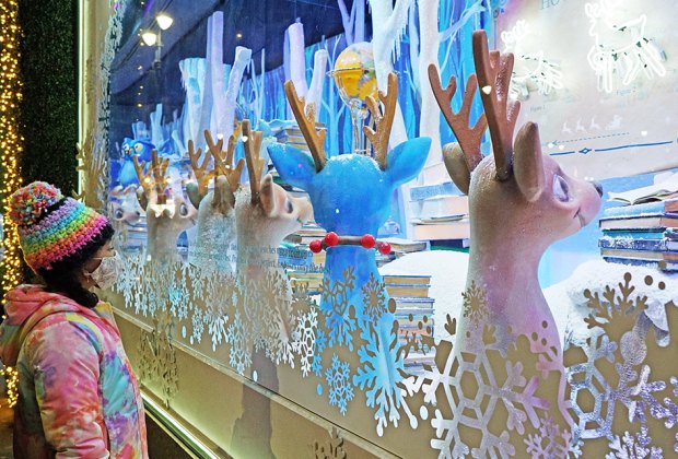 Things to do in Midtown Manhattan with kids: Holiday windows at Macy's