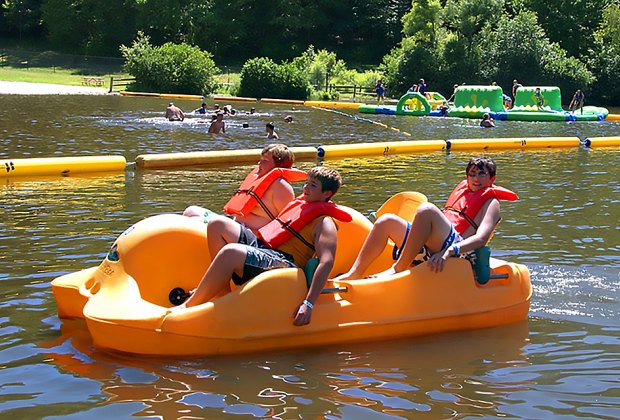 Hit The Water With Paddleboat Canoe And Kayak Rentals In New Jersey Mommypoppins Things To Do In New Jersey With Kids