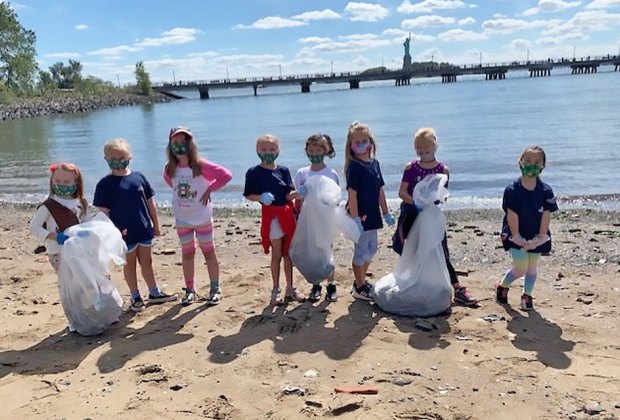 kids cleaning up the the shoreline liberty state park