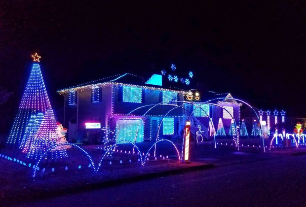 Christmas Light Hanging Service Near Me Raleigh