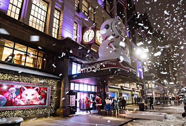 Nyc S Most Dazzling 2018 Holiday Window Displays Mommypoppins