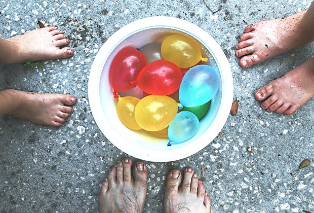 25+ Water Games for Kids To Play All Summer Long | MommyPoppins - Things to  do with Kids