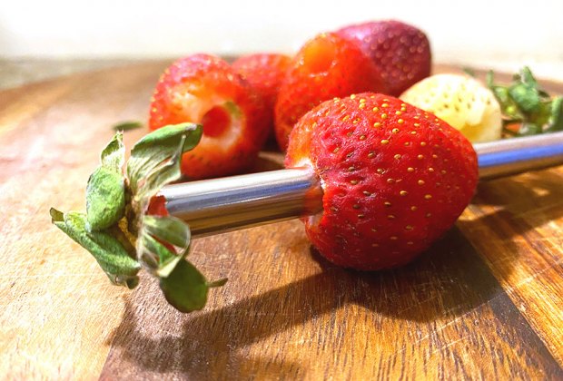 Mom Hacks That Make Everything Easier: Straws for strawberries