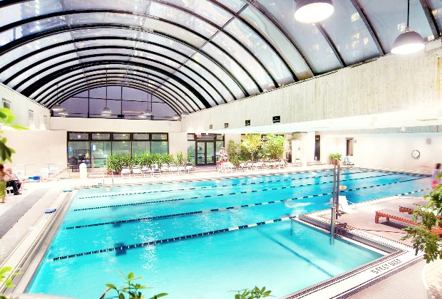 Indoor Swimming Pools In Nyc That Offer Day Passes Mommypoppins Things To Do In New York City With Kids