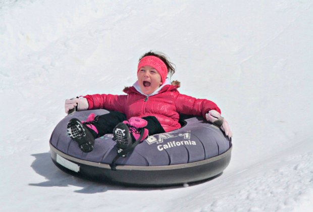 Snow Sledding Or Tubing Spots Near Los Angeles For Socal Kids To Play Winter Mommypoppins Things To Do In Los Angeles With Kids