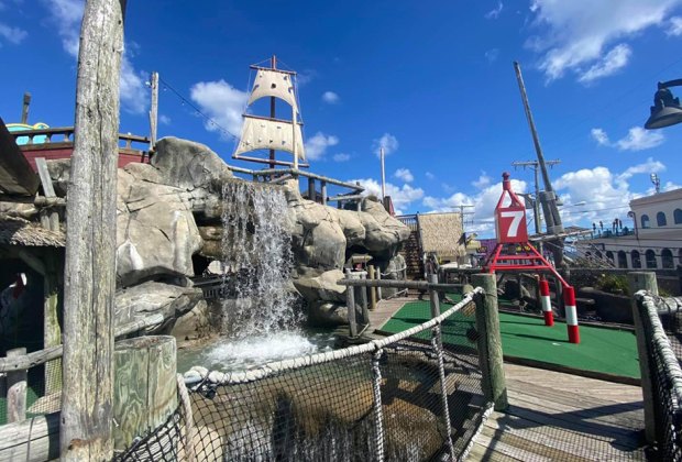 Visiting the Jersey Shore with kids: Castaway Cove mini golf