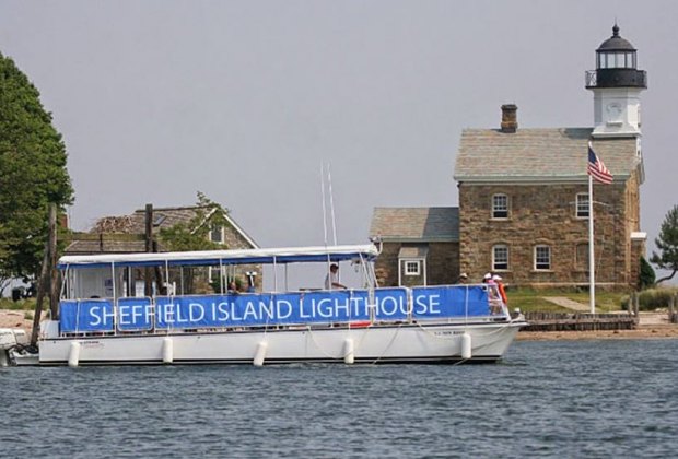 Photo of ferry boat in front of Norwalk Harbor Lighthouse