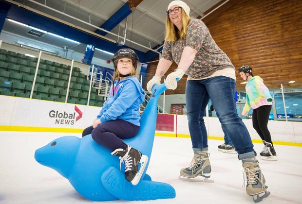 Indoor ice skating rinks in NYC: Staten Island Skating Pavilion