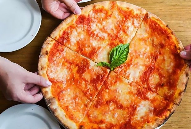 Family-friendly restaurants near Rockefeller Center: Serafina Pizza