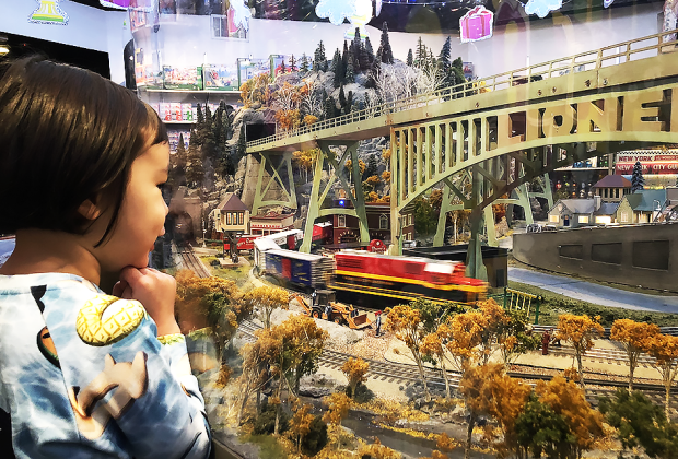 Holiday train shows in NYC: - Holiday Train Show at Grand Central Terminal 