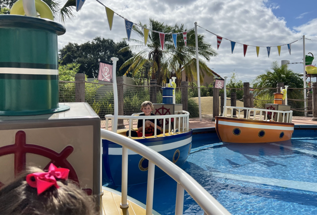 Peppa Pig Theme Park: Grandad Dog's Pirate Boat Ride