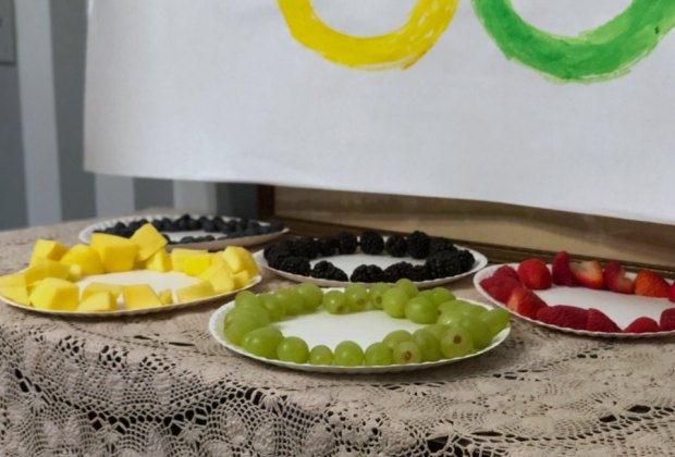 This Olympic-ring-inspired fruit tray couldn't be easier to assemble.