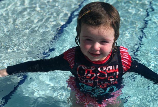 Best Orlando Pools with Day Passes : Toddler swimming in pool