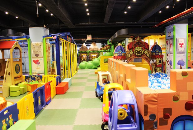 Flushing's Peek-a-BooO Play Area Brings Super-Sized Kid Fun ...