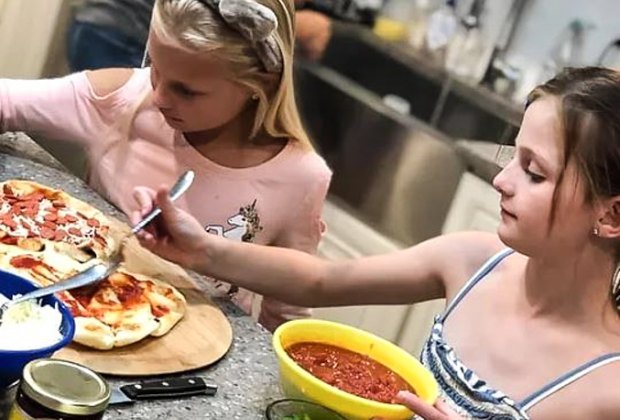 Picture of two children at the best cooking classes near Boston.