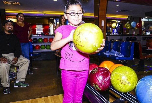 Family-Friendly Bowling in Los Angeles: Pinz Bowling Center