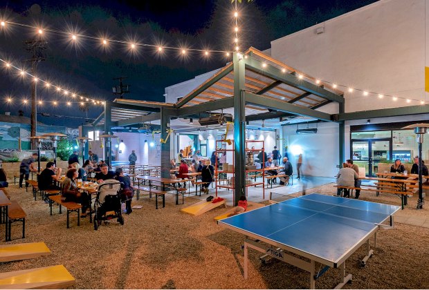 LA Restaurants with Outdoor Dining for Kids: Pitfire Pizza NoHo