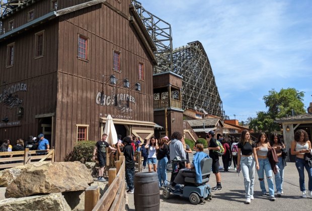 Knott’s Berry Farm: Thrilling Roller coasters