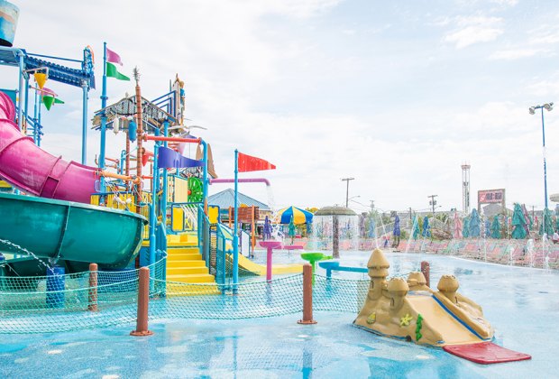 kids water play area