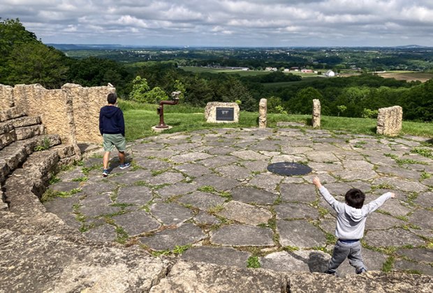 20 Roadside Attractions Near Chicago You Must See Horseshoe Mound Preserve Galena Illinois