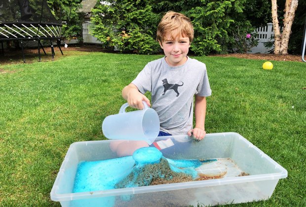 15 Backyard Science Experiments For Messy Summer Fun Mommypoppins Things To Do In New York City With Kids
