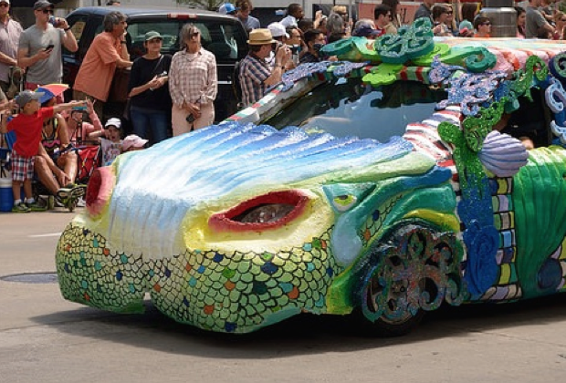 Attending The Awe Inspiring Houston Art Car Parade Mommypoppins