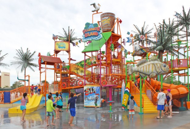 best splash pads in San Francisco: Six Flags Hurricane Harbor